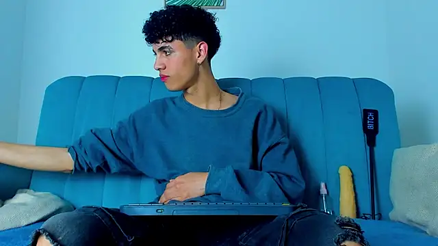 Snapshot of NeoRaptis chatting on 03-15-25, 04:02 NeoRaptis online show from 03-15-25, 04:02