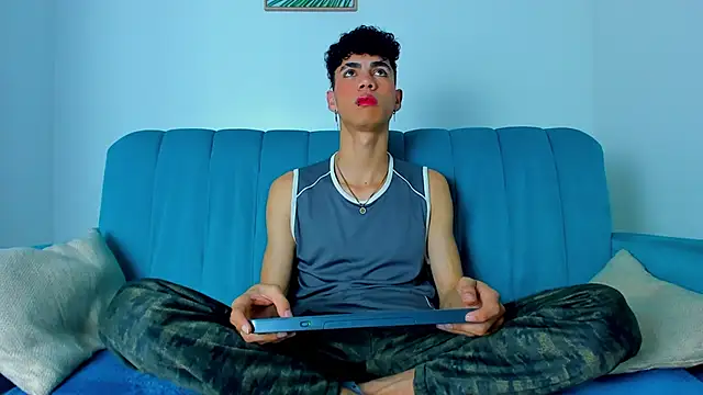 Snapshot of NeoRaptis chatting on 03-16-25, 01:06 NeoRaptis online show from 03-16-25, 01:06