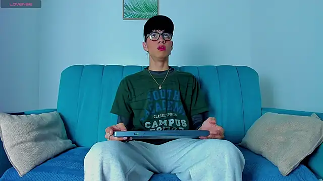 Snapshot of NeoRaptis chatting on 03-18-25, 08:15 NeoRaptis online show from 03-18-25, 08:15