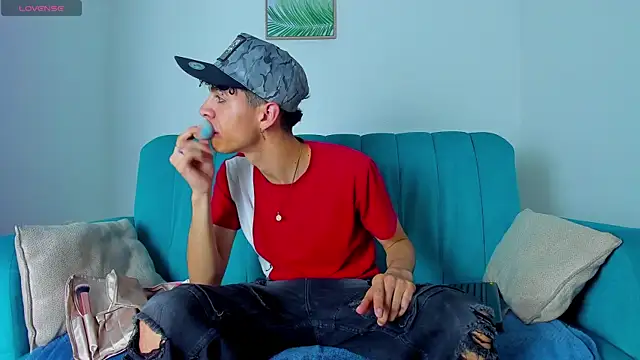 Snapshot of NeoRaptis chatting on 03-19-25, 08:54 NeoRaptis online show from 03-19-25, 08:54