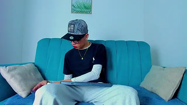 Snapshot of NeoRaptis chatting on 03-20-25, 08:40 NeoRaptis online show from 03-20-25, 08:40