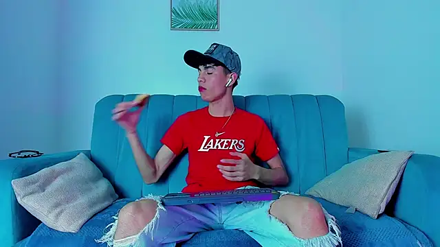 Snapshot of NeoRaptis chatting on 03-21-25, 08:18 NeoRaptis online show from 03-21-25, 08:18