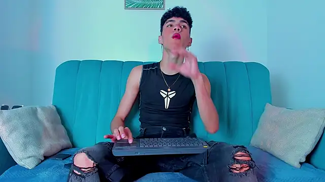 Snapshot of NeoRaptis chatting on 03-22-25, 08:15 NeoRaptis online show from 03-22-25, 08:15