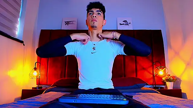 Snapshot of NeoRaptis chatting on 09-22-25, 08:22 NeoRaptis online show from 09-22-25, 08:22