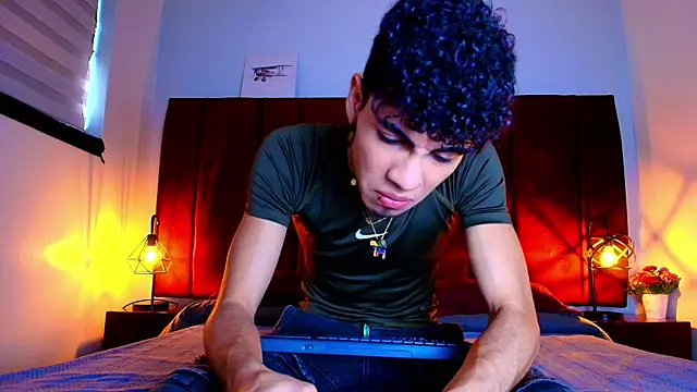 Snapshot of NeoRaptis chatting on 09-23-25, 08:12 NeoRaptis online show from 09-23-25, 08:12