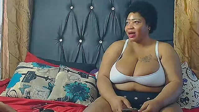 Snapshot of HUMONGUOUSTITSS chatting on 12-08-24, 02:41 HUMONGUOUSTITSS online show from 12-08-24, 02:41