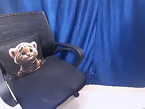 Snapshot of cutie-pie8 chatting on 02-28-25, 08:18 cutie-pie8 online show from 02-28-25, 08:18