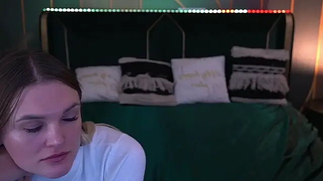 Snapshot of KateSly chatting on 11-05-25, 07:30 KateSly online show from 11-05-25, 07:30