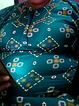 Snapshot of kavinila20 chatting on 10-06-25, 04:37 kavinila20 online show from 10-06-25, 04:37