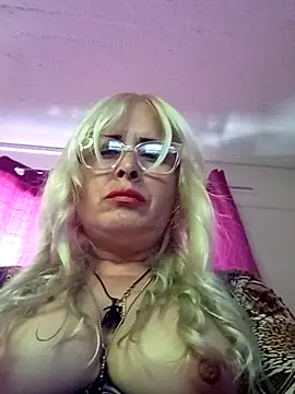 Snapshot of Rousmk1 chatting on 12-02-25, 01:28 Rousmk1 online show from 12-02-25, 01:28