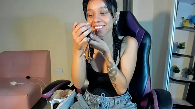 Snapshot of ladynemesis chatting on 12-17-24, 03:28 ladynemesis online show from 12-17-24, 03:28