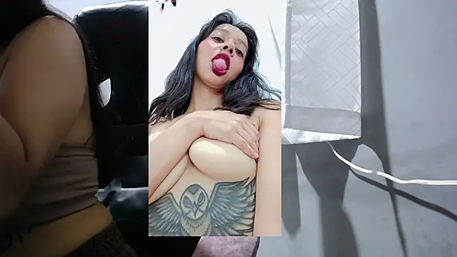 Snapshot of ladynemesis chatting on 10-30-25, 09:37 ladynemesis online show from 10-30-25, 09:37