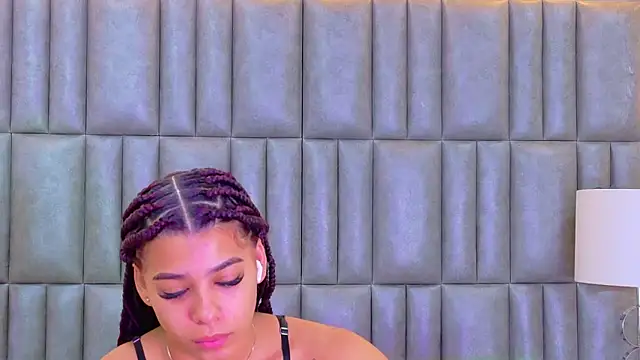Snapshot of TiaraRosse chatting on 06-08-26, 01:22 TiaraRosse online show from 06-08-26, 01:22