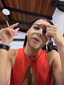 Snapshot of TiaraRosse chatting on 06-10-26, 12:15 TiaraRosse online show from 06-10-26, 12:15
