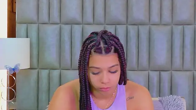 Snapshot of TiaraRosse chatting on 06-11-26, 12:25 TiaraRosse online show from 06-11-26, 12:25