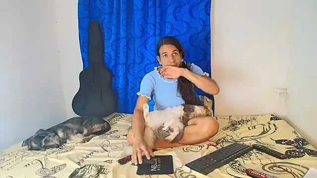 Snapshot of Oh_Tique chatting on 11-25-25, 03:12 Oh Tique online show from 11-25-25, 03:12