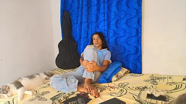 Snapshot of Oh_Tique chatting on 11-26-25, 03:18 Oh Tique online show from 11-26-25, 03:18