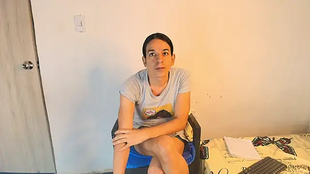 Snapshot of Oh_Tique chatting on 11-27-25, 03:25 Oh Tique online show from 11-27-25, 03:25