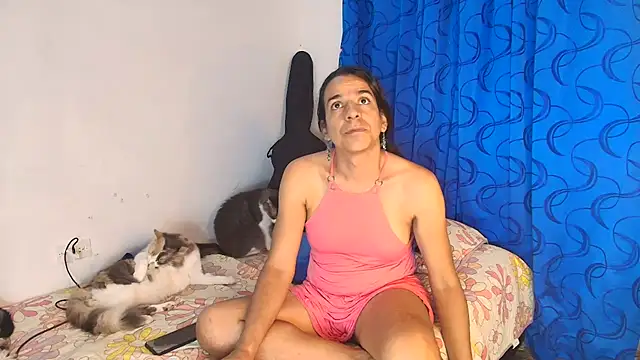 Snapshot of Oh_Tique chatting on 12-04-25, 02:43 Oh Tique online show from 12-04-25, 02:43