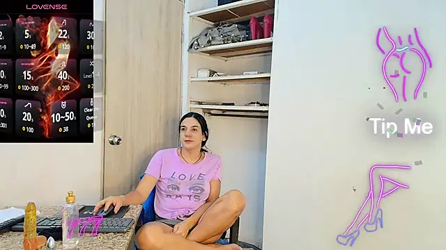 Oh Tique online show from 07-15-26, 03:23
