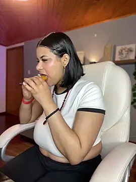 Snapshot of Isabella_boobd chatting on 01-11-25, 01:32 Isabella boobd online show from 01-11-25, 01:32