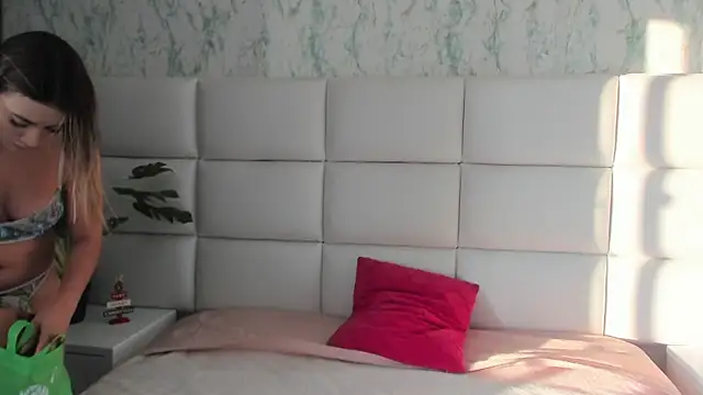 MIA  SAENZ online show from 01-09-25, 11:36