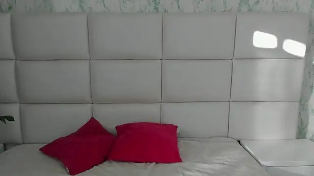 MIA  SAENZ online show from 01-17-25, 11:59