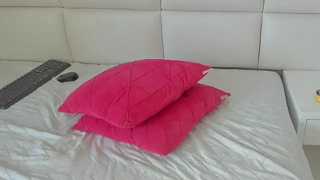 MIA  SAENZ online show from 02-22-25, 09:37