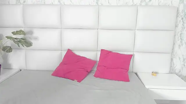 MIA  SAENZ online show from 03-03-25, 12:27