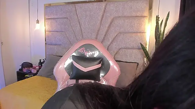 EmaJames25 online show from 02-18-25, 07:19