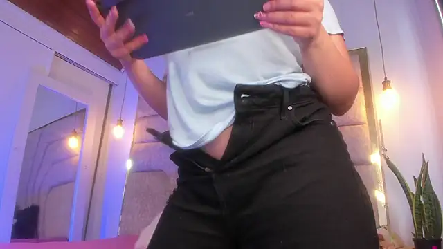 EmaJames25 online show from 04-11-26, 07:07