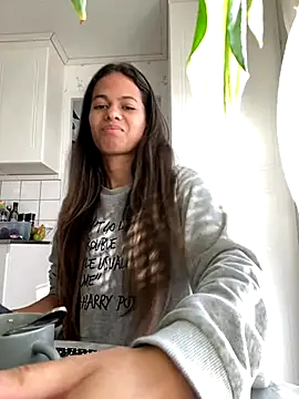 Snapshot of Gaby_pinheirO chatting on 10-14-25, 08:15 Gaby pinheirO online show from 10-14-25, 08:15