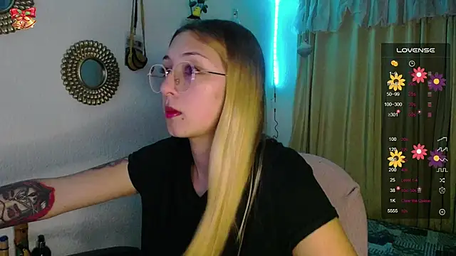 Soffy-brooks online show from 12-04-24, 03:59