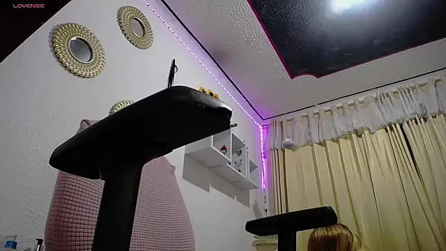 Soffy-brooks online show from 12-18-24, 07:58