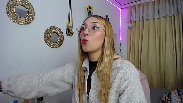 Soffy-brooks online show from 03-05-25, 03:08