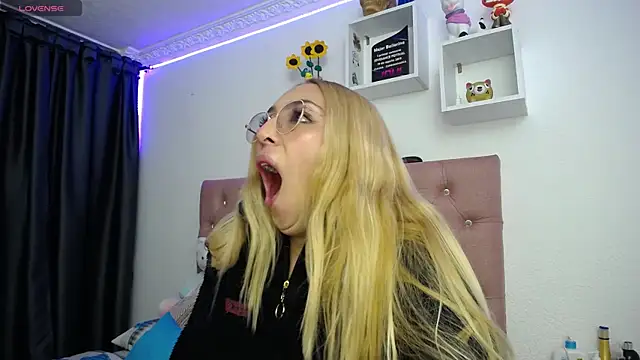 Soffy-brooks online show from 10-13-25, 05:07