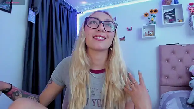 Soffy-brooks online show from 05-19-26, 03:46