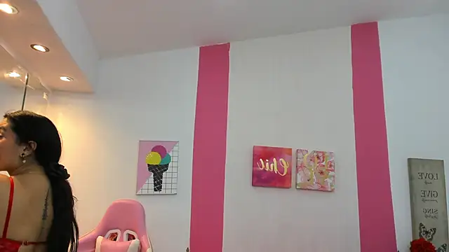 Snapshot of scarlette_15_ chatting on 01-07-25, 03:46 scarlette 15  online show from 01-07-25, 03:46