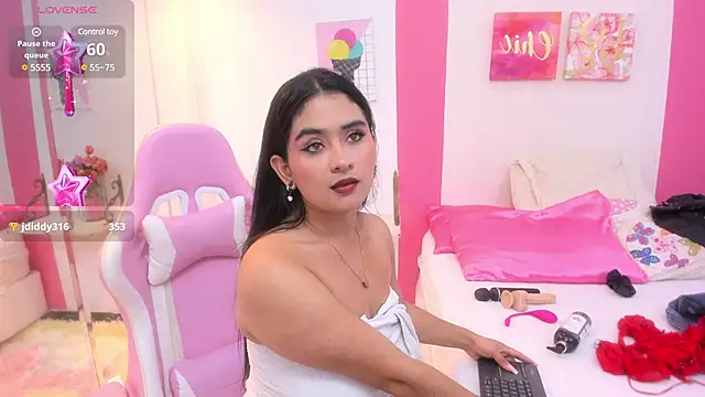 Snapshot of scarlette_15_ chatting on 01-20-25, 11:10 scarlette 15  online show from 01-20-25, 11:10