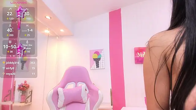 Snapshot of scarlette_15_ chatting on 01-21-25, 06:43 scarlette 15  online show from 01-21-25, 06:43