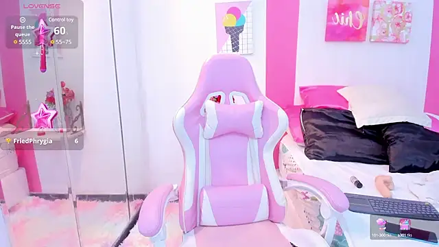 Snapshot of scarlette_15_ chatting on 02-05-25, 06:46 scarlette 15  online show from 02-05-25, 06:46