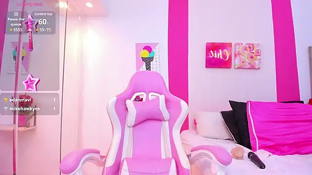 Snapshot of scarlette_15_ chatting on 03-18-25, 09:09 scarlette 15  online show from 03-18-25, 09:09