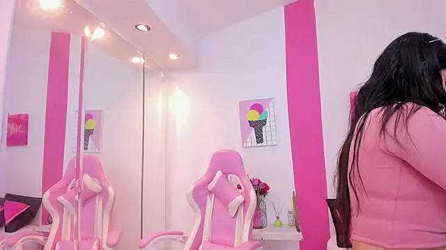 Snapshot of scarlette_15_ chatting on 03-22-25, 07:47 scarlette 15  online show from 03-22-25, 07:47