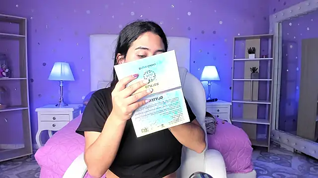 Snapshot of scarlette_15_ chatting on 09-24-25, 03:21 scarlette 15  online show from 09-24-25, 03:21