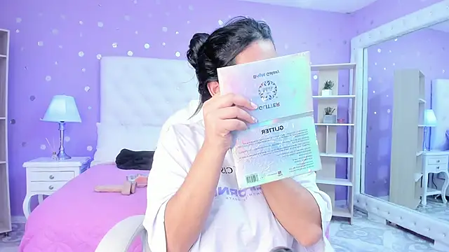 Snapshot of scarlette_15_ chatting on 09-25-25, 03:21 scarlette 15  online show from 09-25-25, 03:21