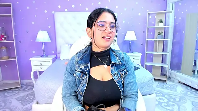 Snapshot of scarlette_15_ chatting on 10-11-25, 03:28 scarlette 15  online show from 10-11-25, 03:28