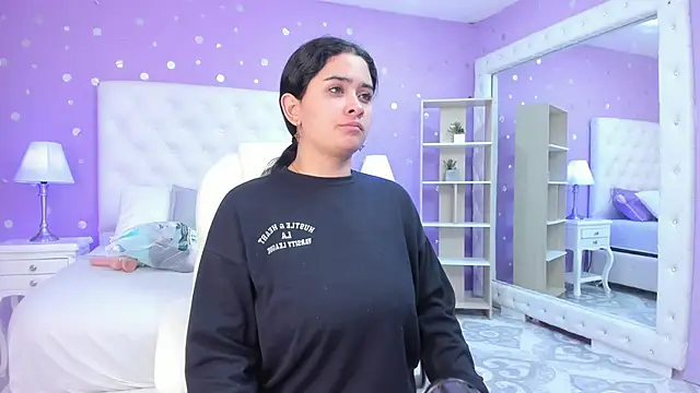 Snapshot of scarlette_15_ chatting on 10-18-25, 03:09 scarlette 15  online show from 10-18-25, 03:09