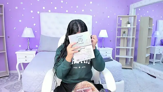 Snapshot of scarlette_15_ chatting on 11-13-25, 03:27 scarlette 15 online show from 11-13-25, 03:27