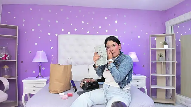 Snapshot of scarlette_15_ chatting on 11-20-25, 03:07 scarlette 15 online show from 11-20-25, 03:07