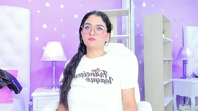 Snapshot of scarlette_15_ chatting on 11-26-25, 03:18 scarlette 15 online show from 11-26-25, 03:18